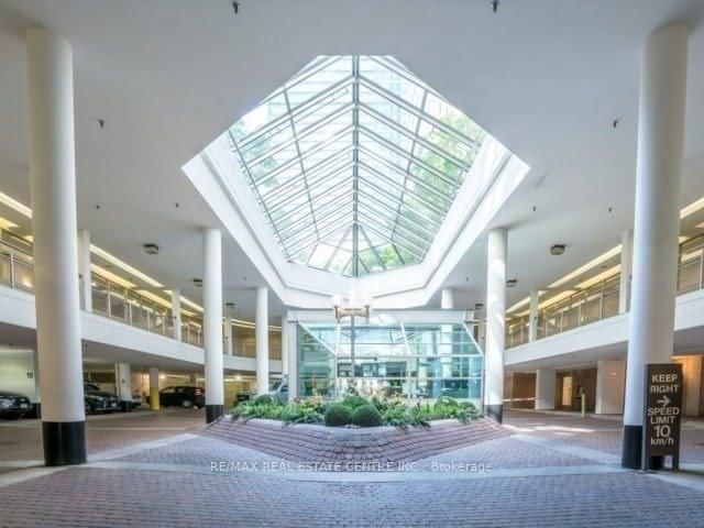 1414 - 711 Bay Street