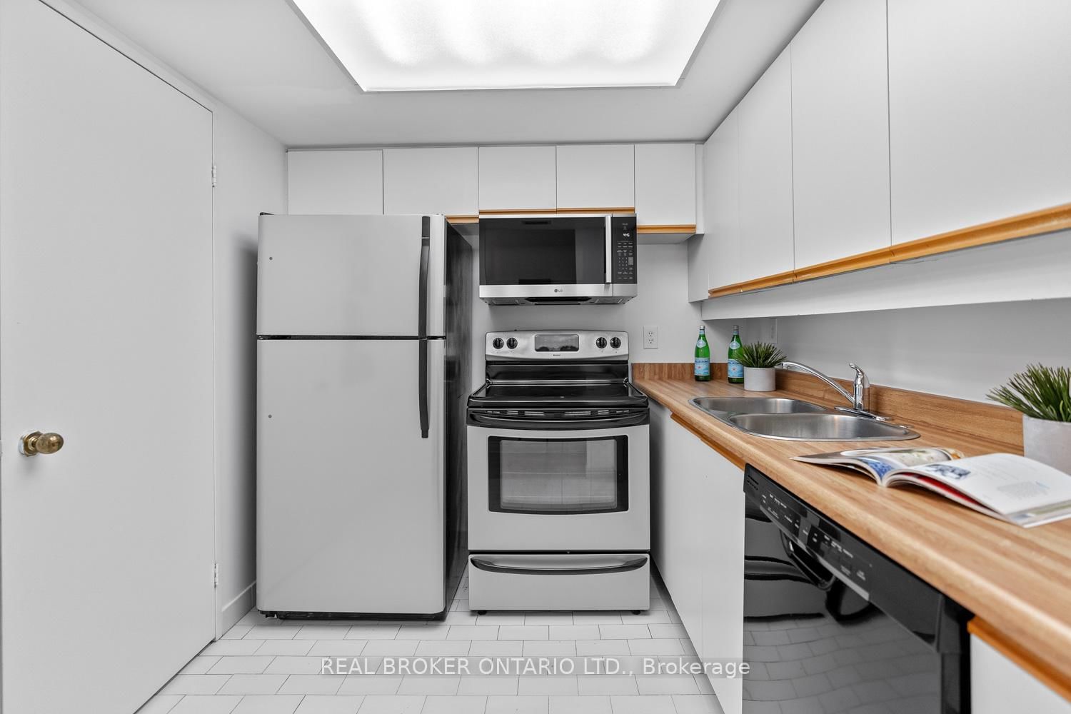 65 Scadding Avenue, Unit 223 - Photo 17