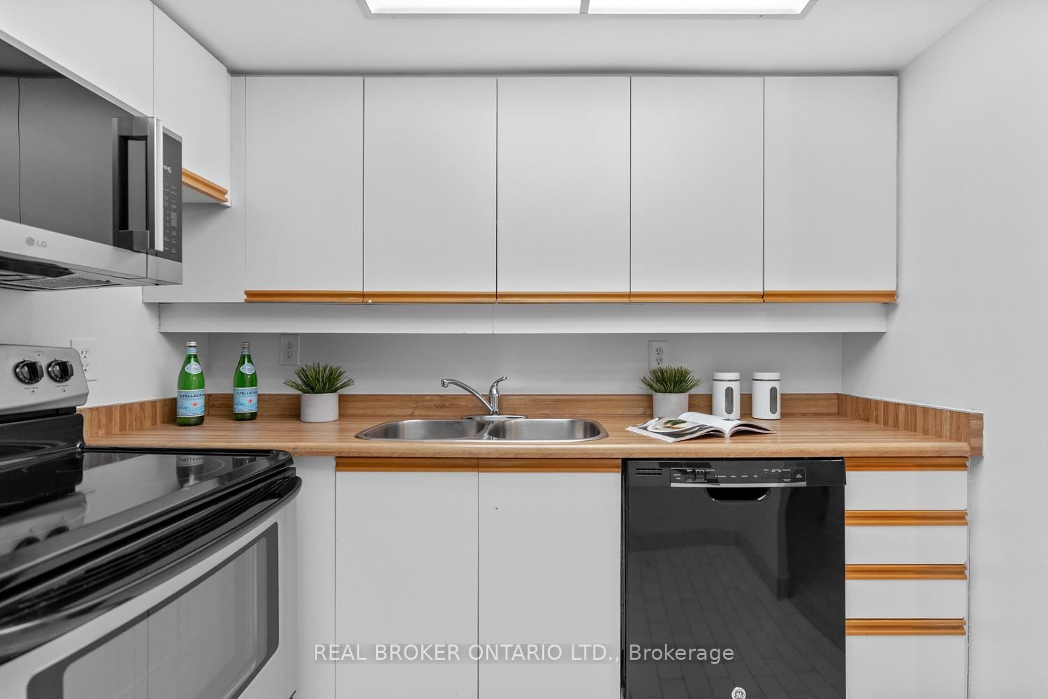 Condo for sale at 223-65 Scadding Avenue, Toronto, Ontario, M5A 4L1 - Waterfront Communities C8 - MLS: C12970284