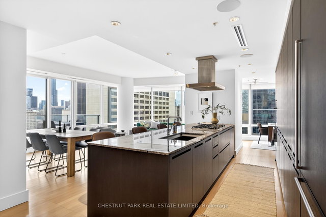 2806 - 180 University Avenue