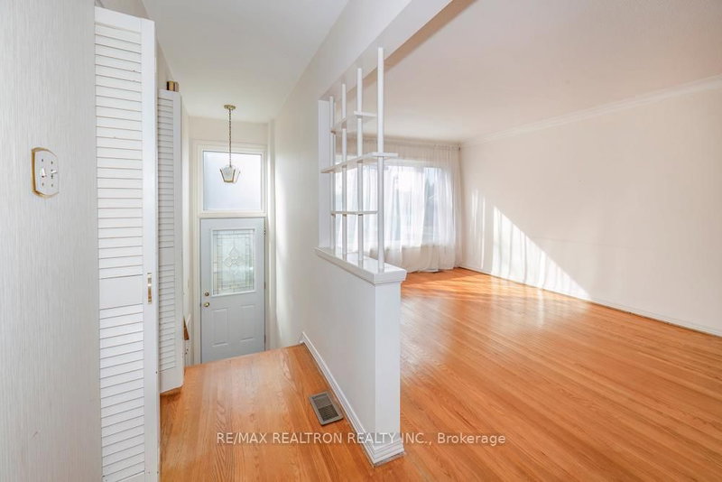 57 Pynford Cres, Toronto, M3A 1W7 | Image 2