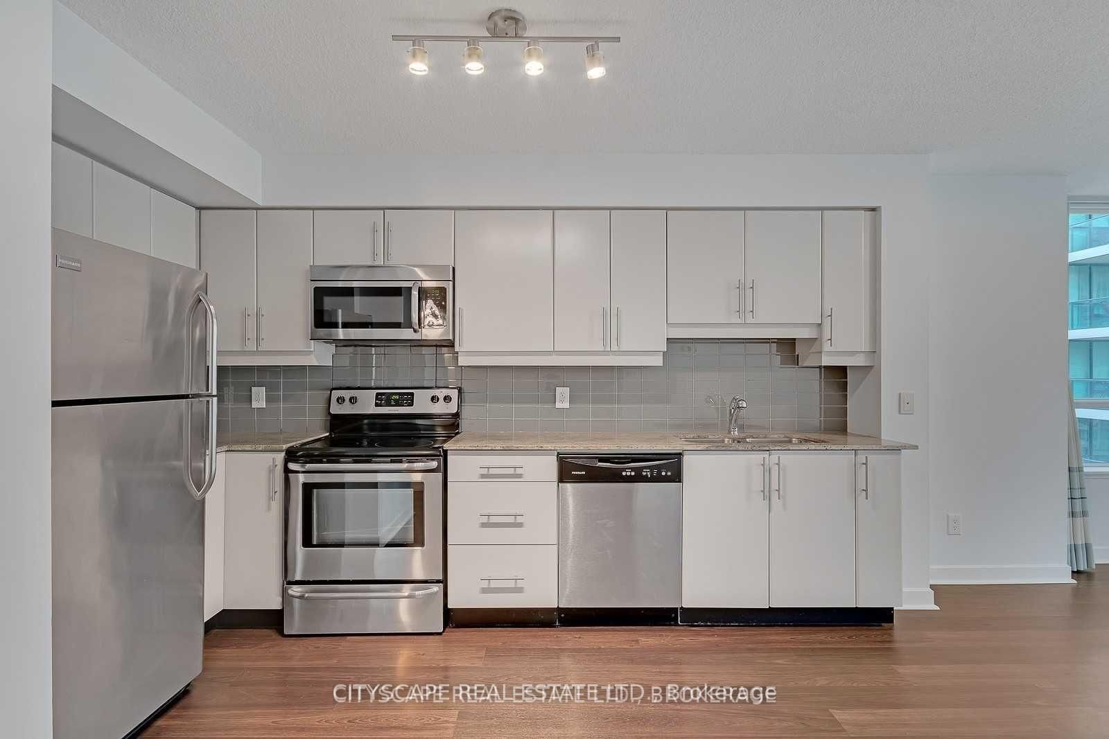 33 Bay Street, Unit 1006