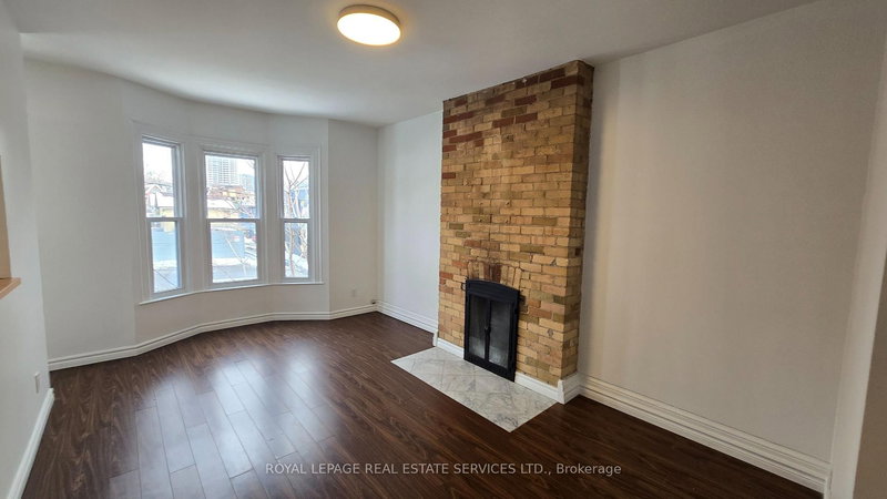 home for lease on 2-120 Pembroke Street