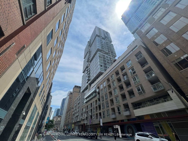 home for lease on 2202-199 Richmond Street W