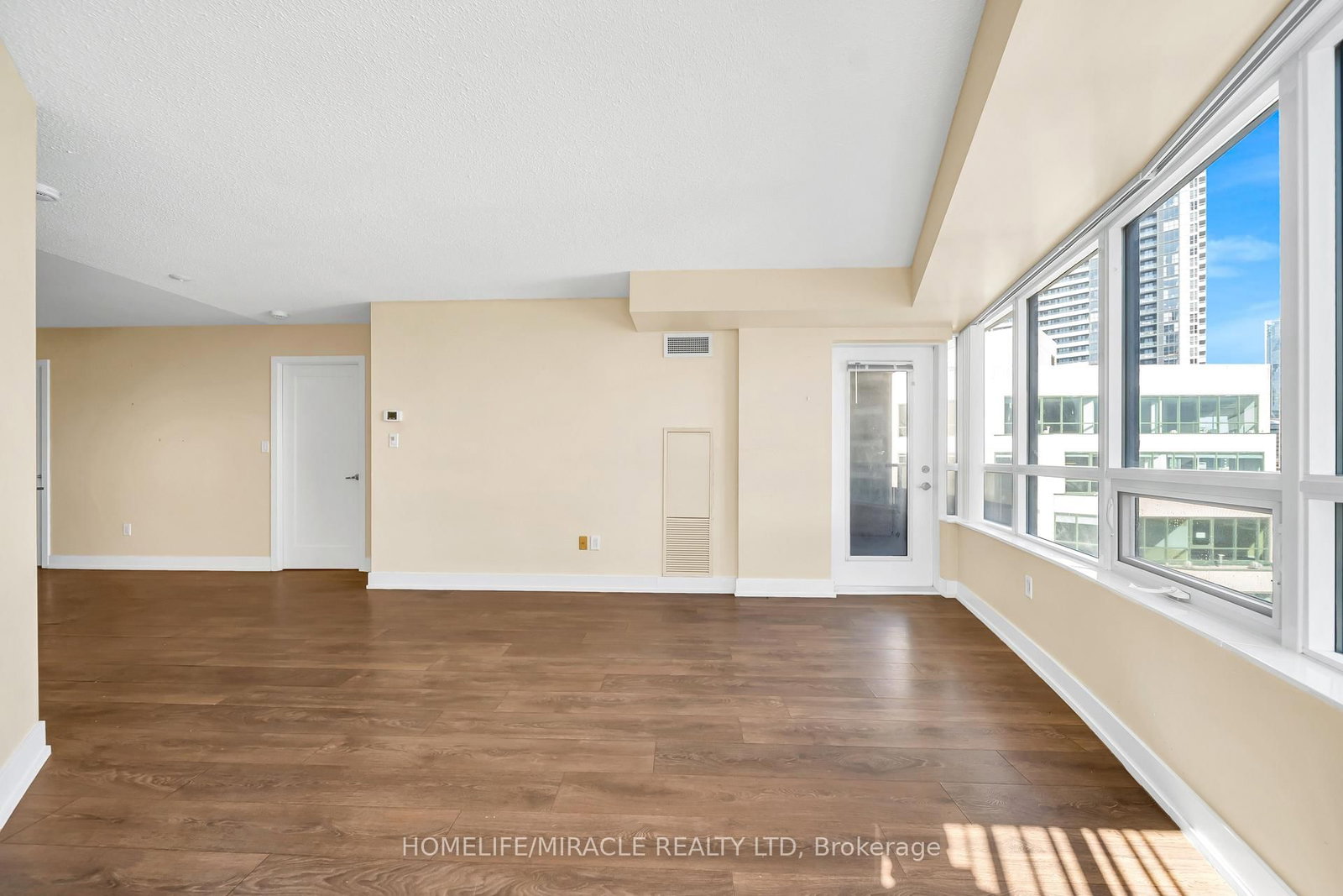 Condo for sale at 1615-20 Blue Jays Way, Toronto, Ontario, M5V 3W6 - Waterfront Communities C1 - MLS: C12971116