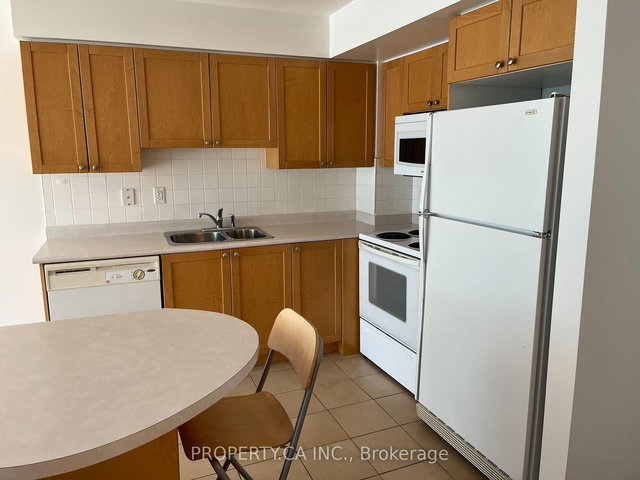 806 - 230 King Street E