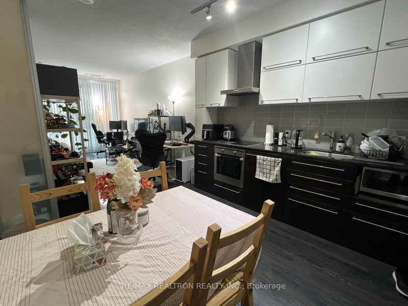 home for lease on 308-770 Bay Street