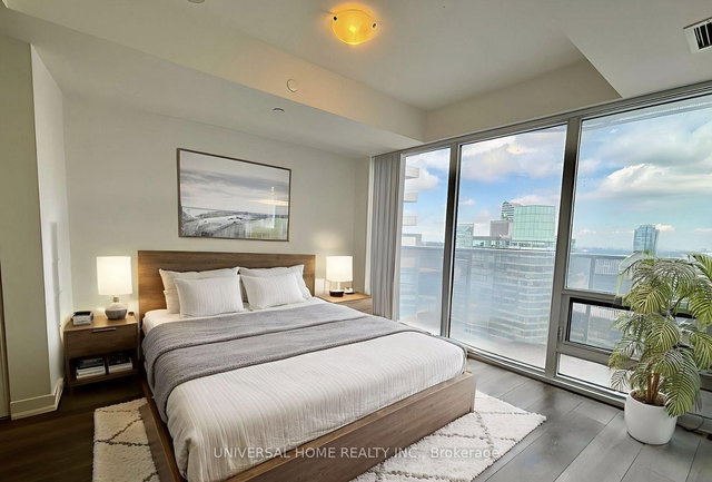 5803 - 88 Harbour Street