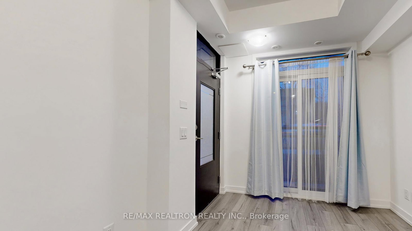 260 Finch Avenue E, Unit TH 1 - Photo 5