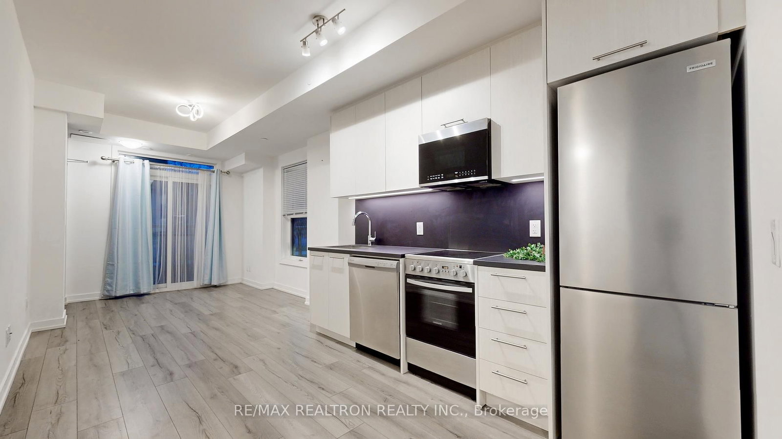 260 Finch Avenue E, Unit TH 1 - Photo 8