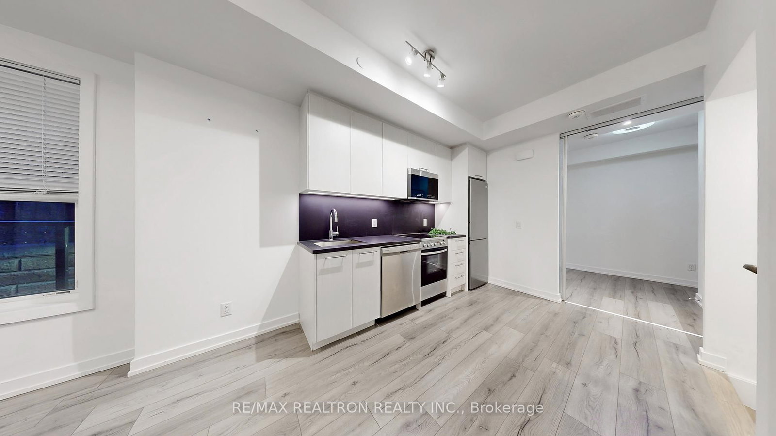 260 Finch Avenue E, Unit TH 1 - Photo 9