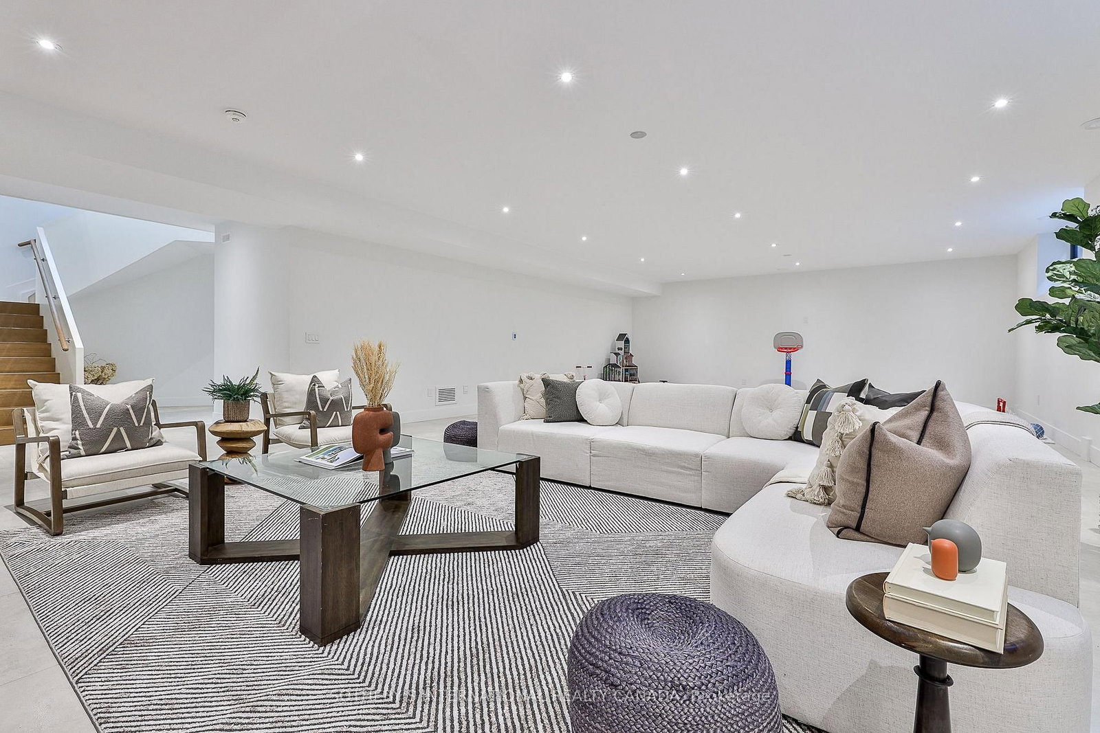 Detached House for sale at 108 Stratford Crescent, Toronto, Ontario, M4N 1C6 - Bridle Path-Sunnybrook-York Mills - MLS: C12971352