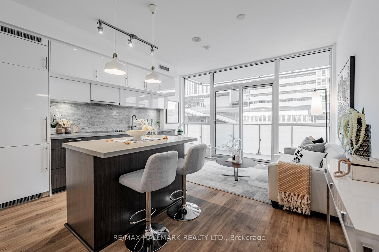 8 Mercer Street, Unit 901 - Photo 2