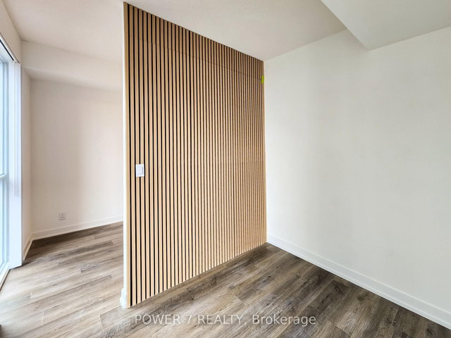 1911 - 180 Front Street E