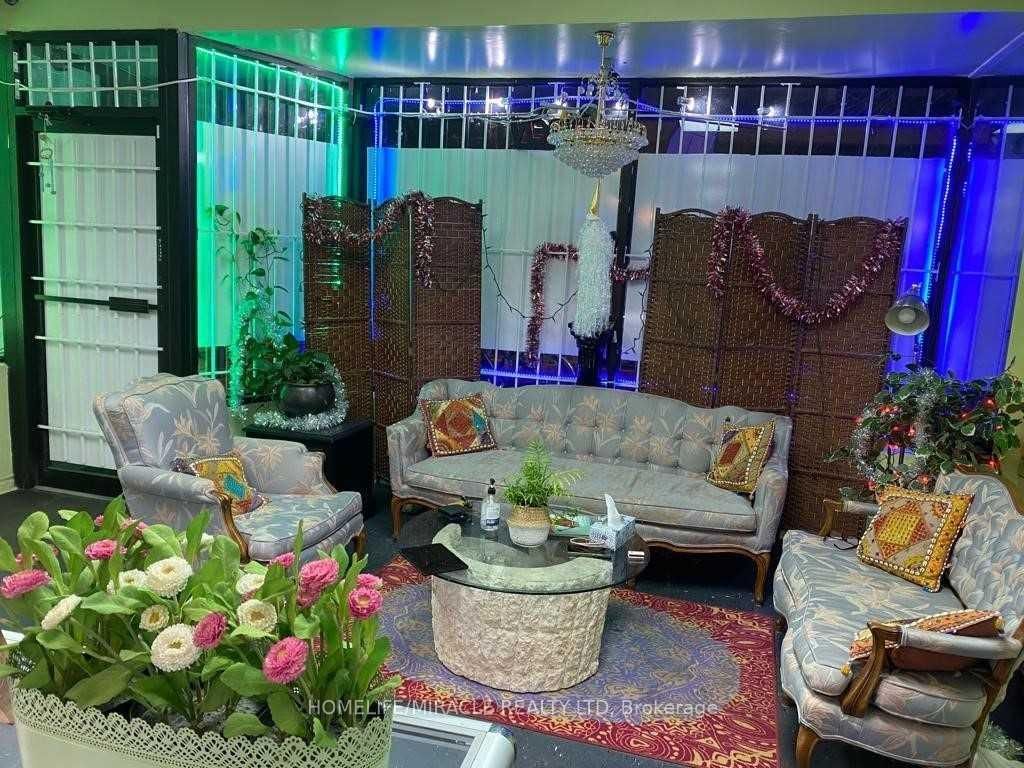 871 Dundas Street - Photo 3