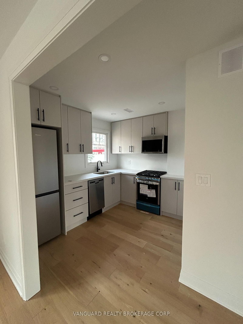 B - 12 Franklin Ave, Toronto, M2N 1B6 | Image 2