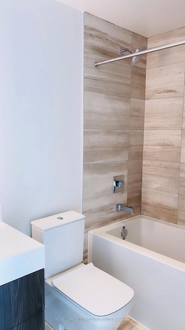 4202 - 1 Yorkville Avenue