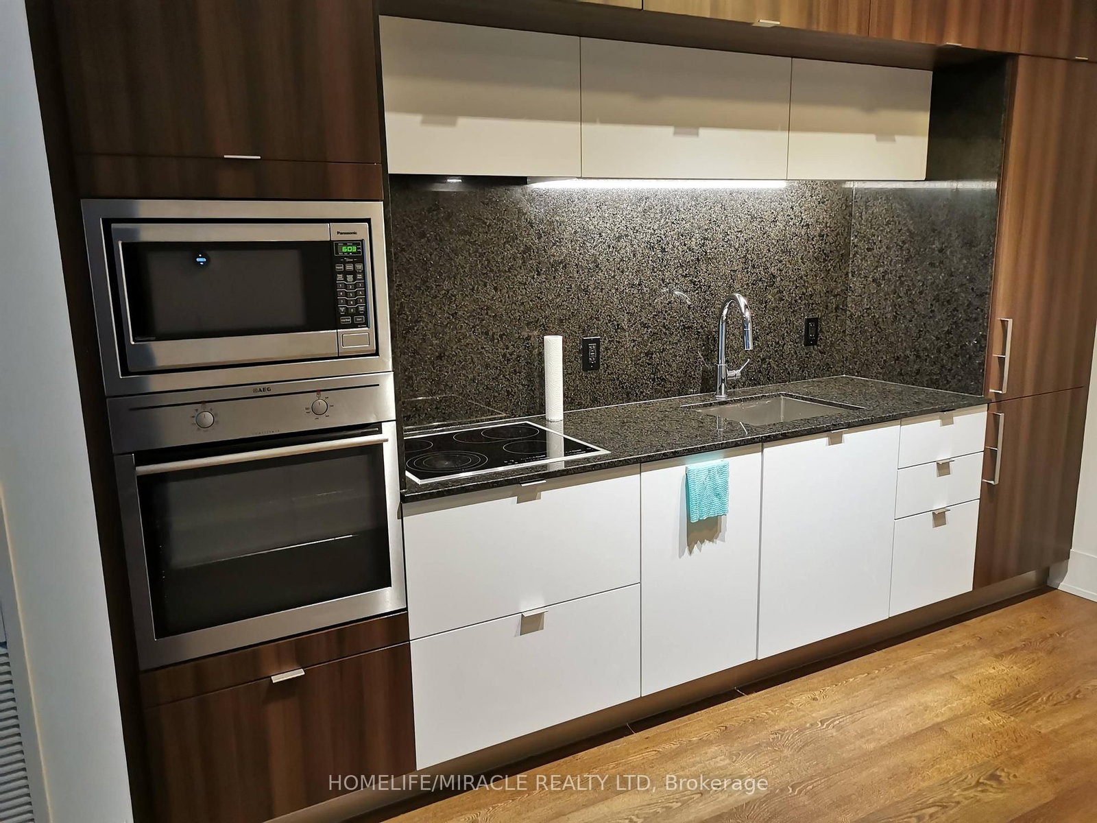 15 Merchants' Wharf, Unit 813 - Photo 2