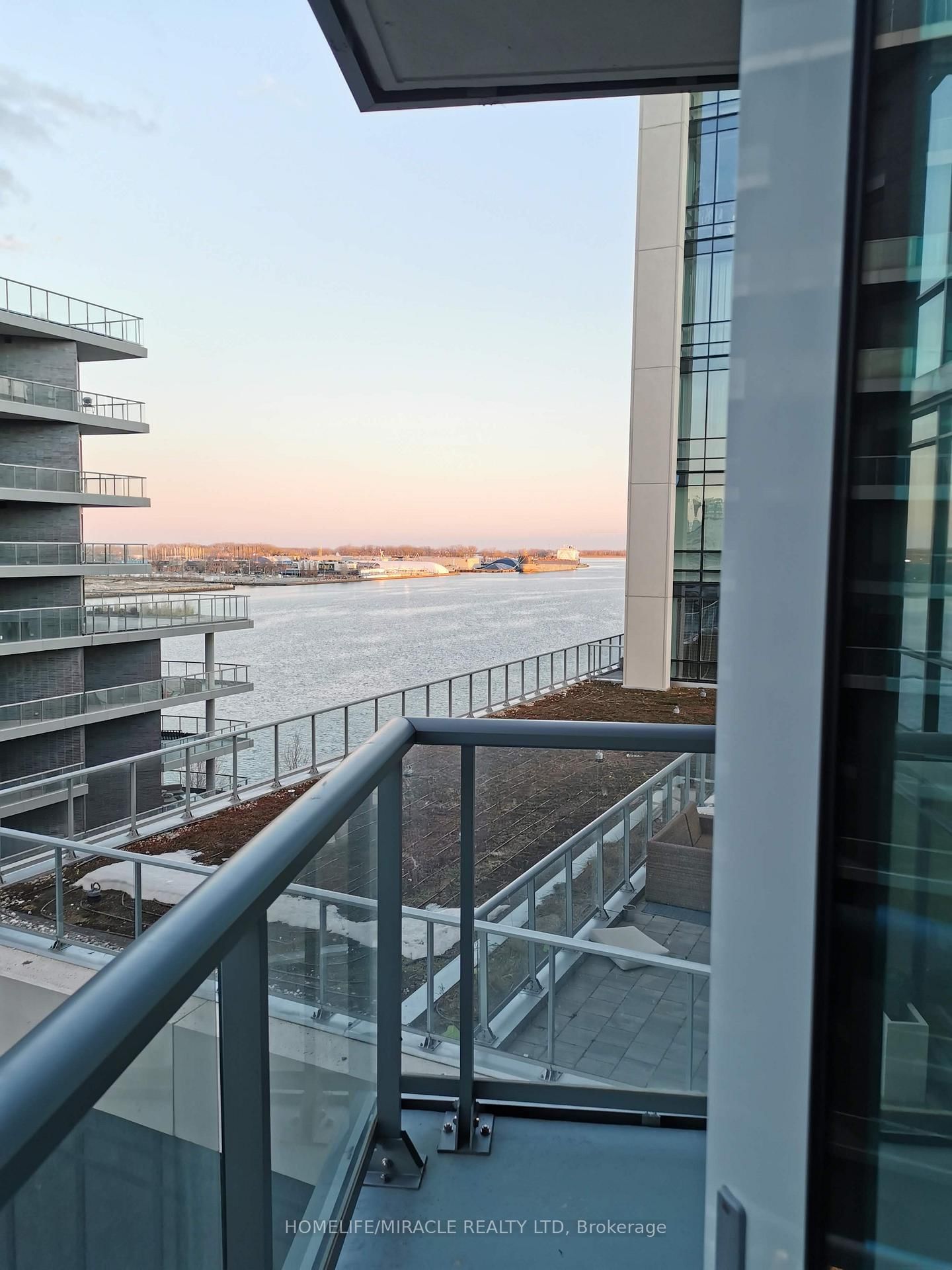 15 Merchants' Wharf, Unit 813 - Photo 4