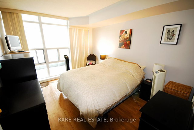 703 - 736 Spadina Avenue