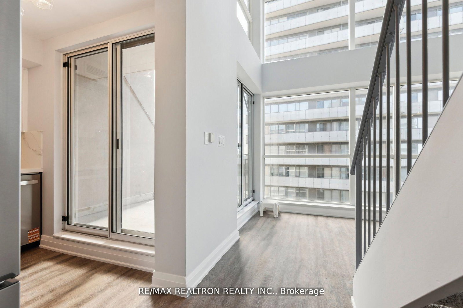 18 Merton Street • #906 • Toronto, ON photo 9
