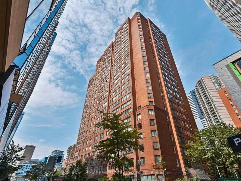 home for lease on 1910-633 Bay Street