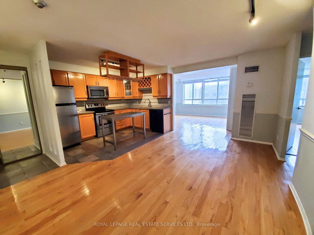 1910 - 633 Bay Street