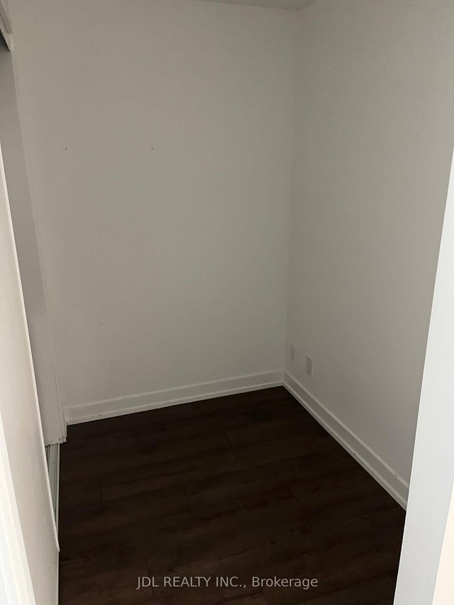 812 - 33 Helendale Avenue