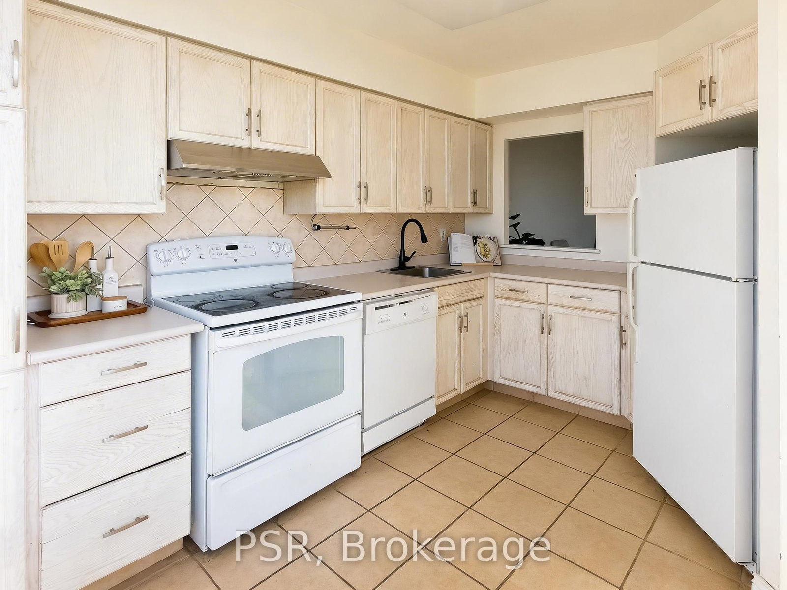 11 Thorncliffe Park Drive, Unit 205 - Photo 4