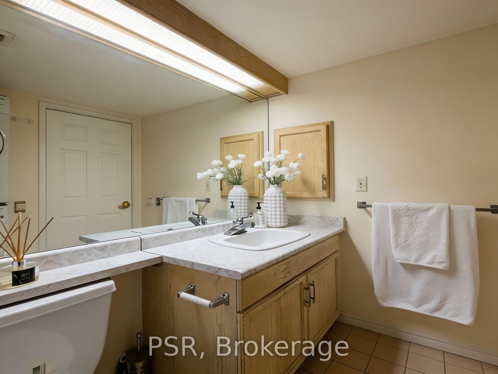 11 Thorncliffe Park Drive, Unit 205 - Photo 8