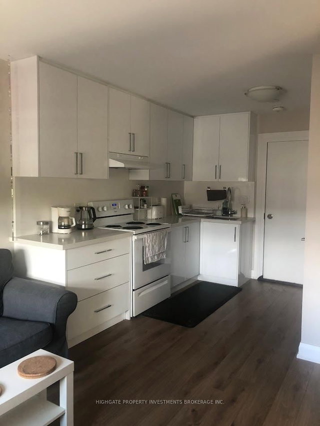 D - 835 Bloor Street W