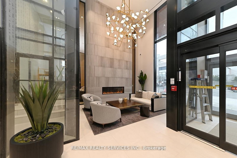 507 - 2020 Bathrust St St E, Toronto, M5P 0A6 | Image 2