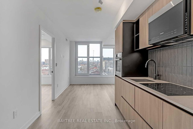 808 - 2 Augusta Avenue