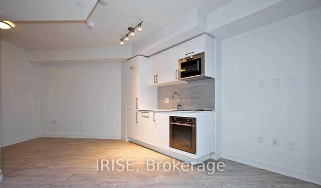 601w - 27 Bathurst Street