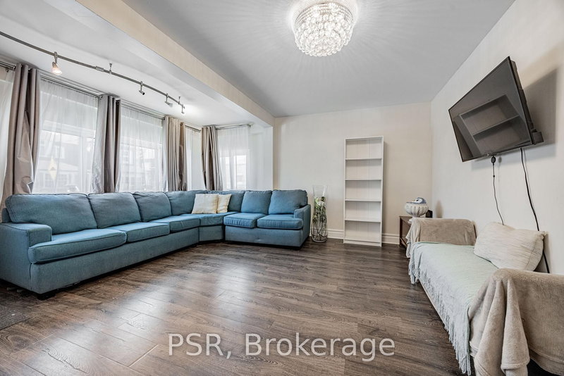 285 Robina Ave, Toronto, M6C 3Y9 | Image 3