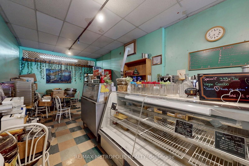 460 Bloor St W, Toronto, M5S 1X8 | Image 2