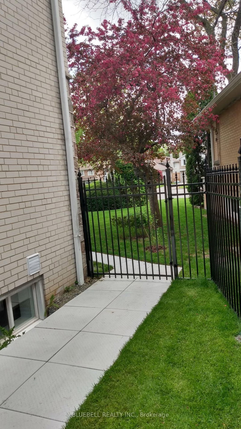 6 Feldbar Crt, Toronto, M2N 4P8 | Image 3