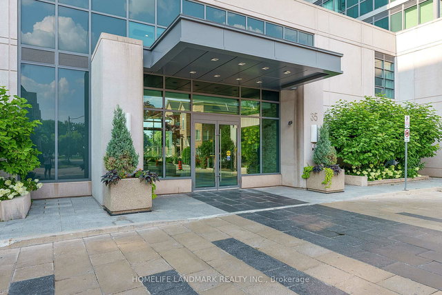 827 - 35 Brian Peck Crescent