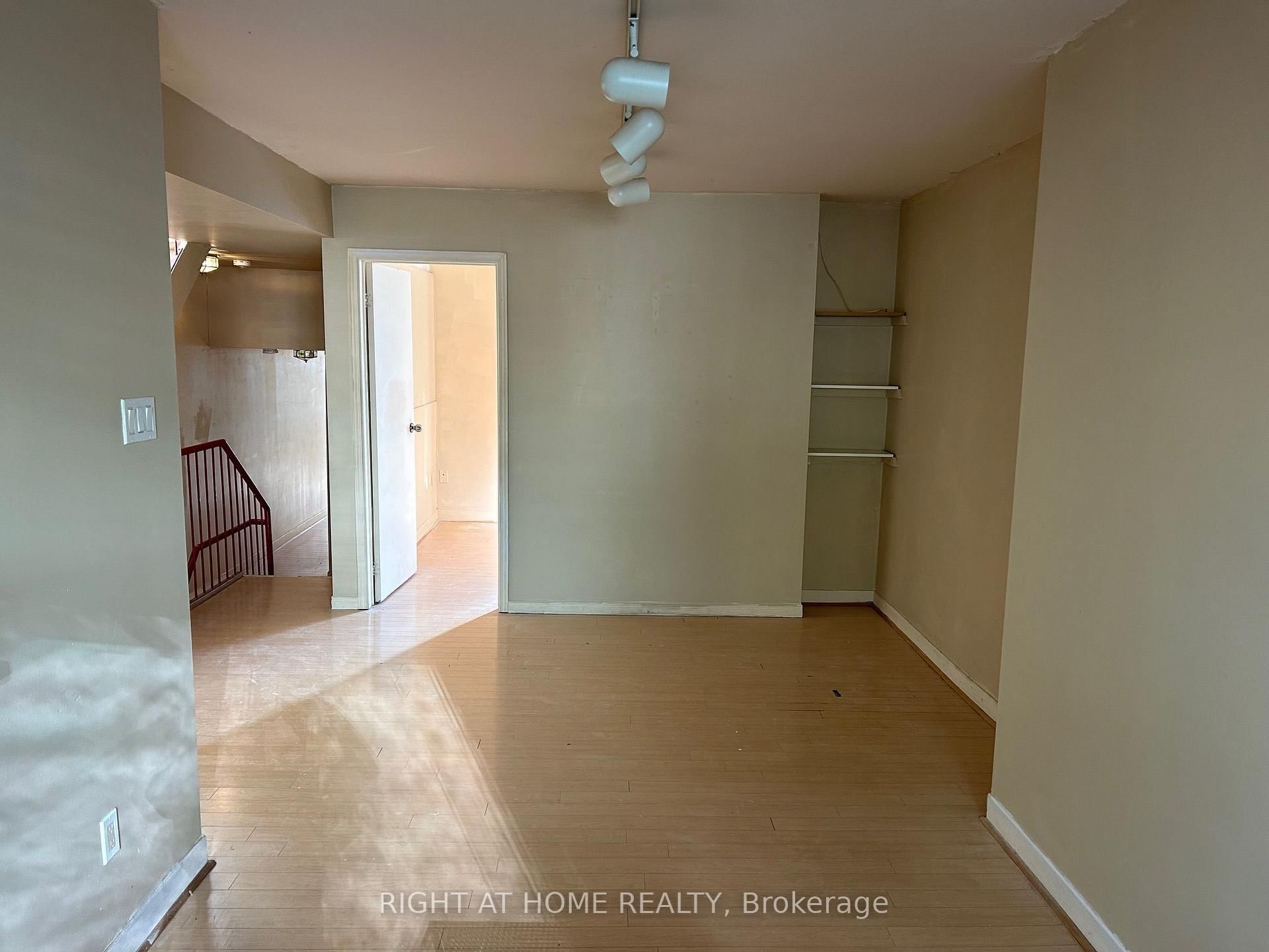 210 McCaul Street, Unit Unit 2