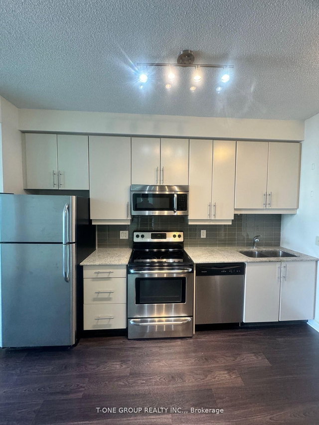 3705 - 33 Bay Street