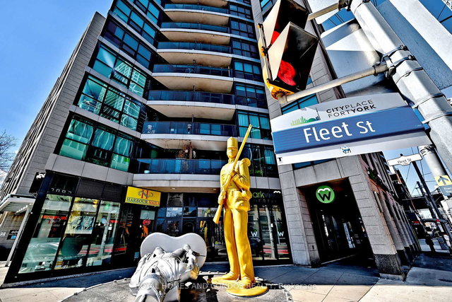 2304 - 600 Fleet Street