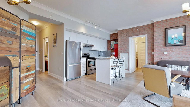 813 - 160 Vanderhoof Avenue