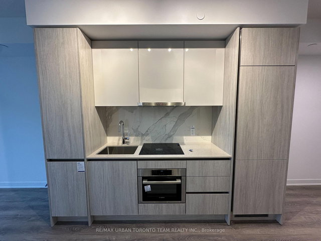 2915 - 180 Front Street E