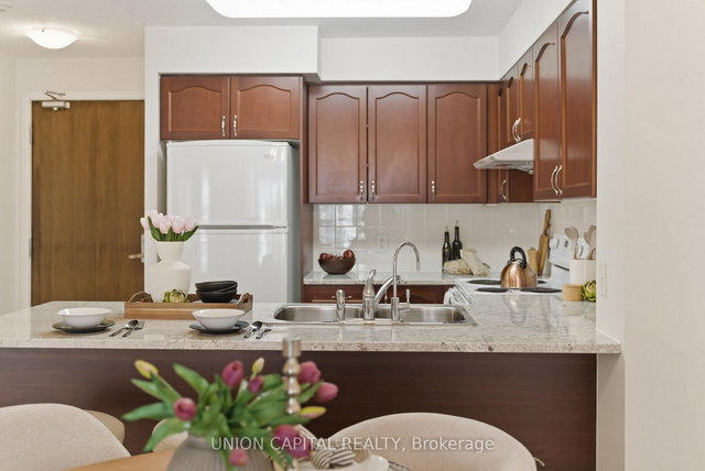 211 - 35 Hollywood Avenue