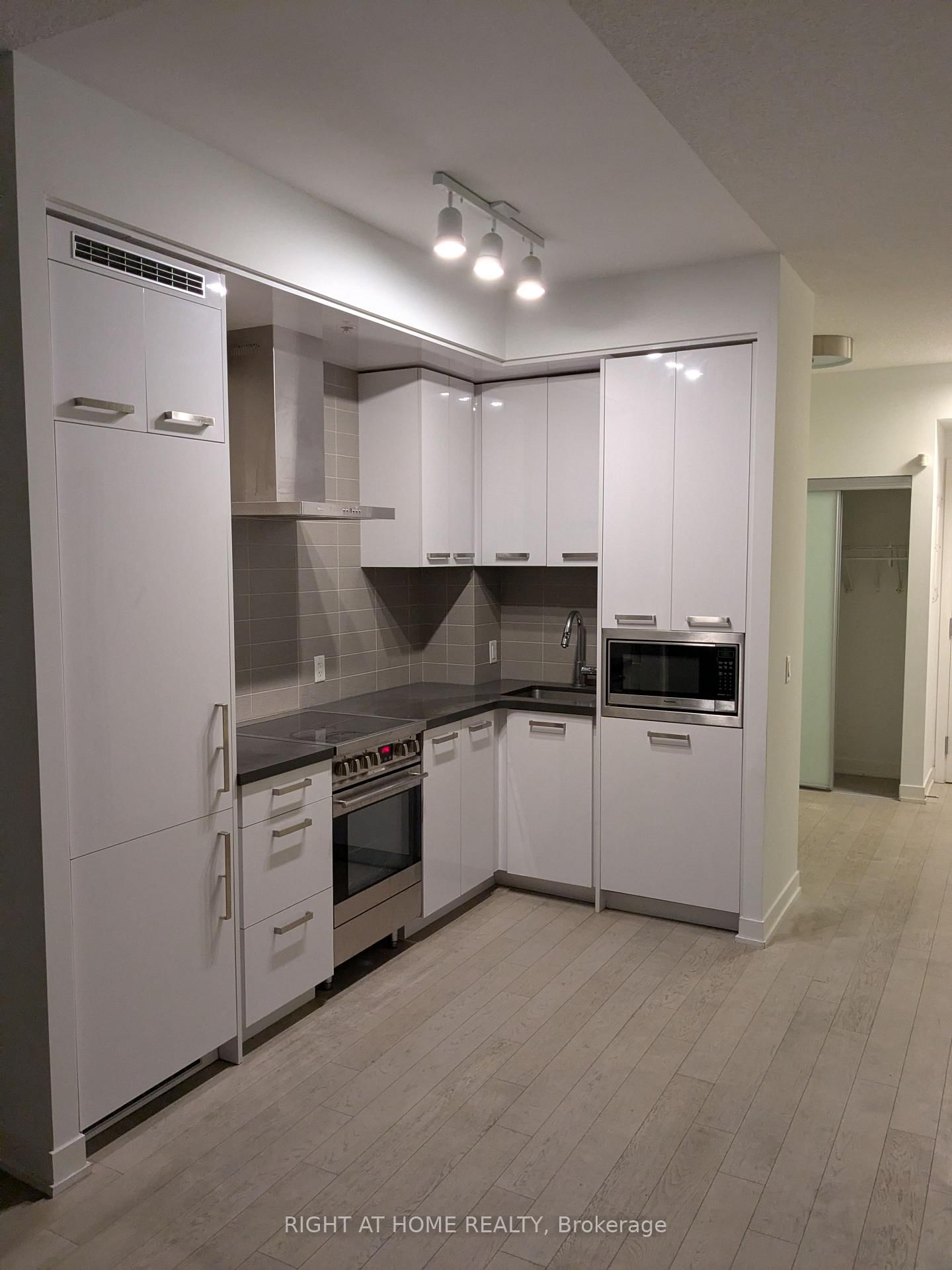 455 FRONT Street E, Unit N604 - Photo 9