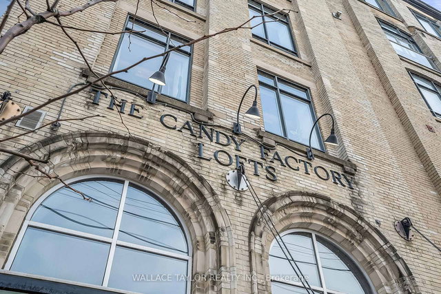 208 - 993 Queen Street W