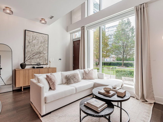 TH132 - 39 Queens Quay E