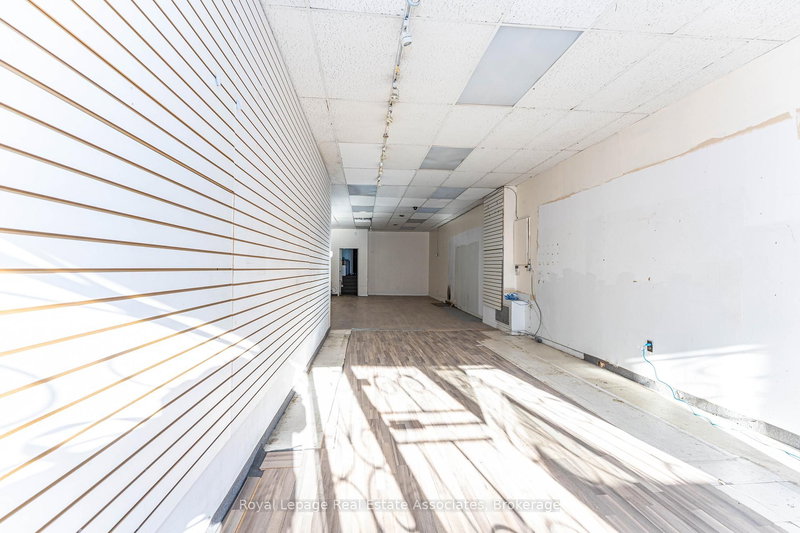 654 Bloor St W, Toronto, M6G 1K9 | Image 2