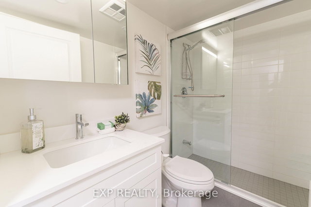 1603 - 801 Bay Street