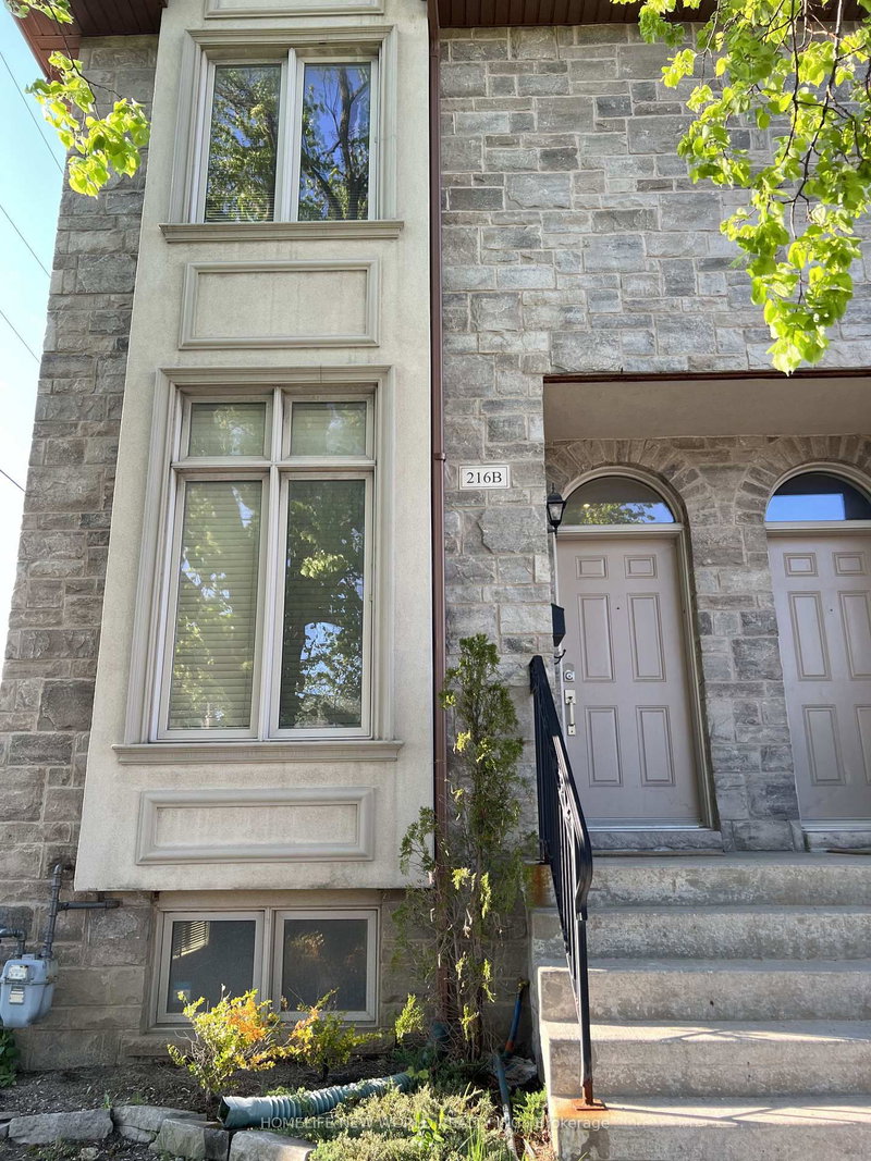 home for lease on 216B Finch Avenue W